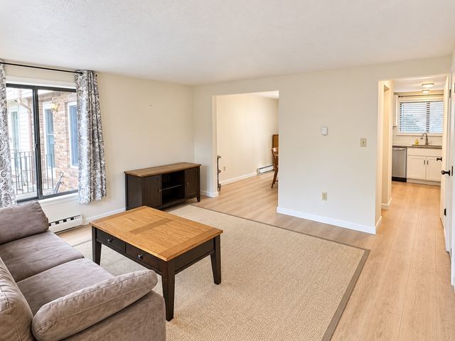 104 Village Dr 104, Bourne, MA 02532