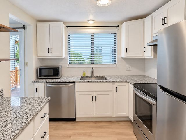 104 Village Dr 104, Bourne, MA 02532