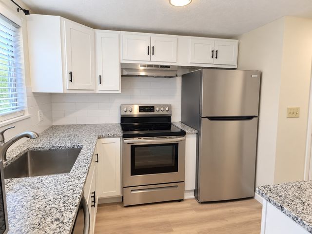 104 Village Dr 104, Bourne, MA 02532
