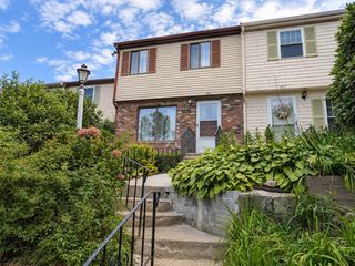 104 Village Dr 104, Bourne, MA 02532