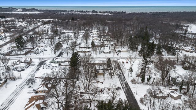 2854 Oak Street, Stevensville Vllg, MI 49127