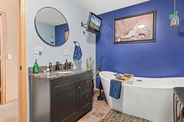 8649 Independence Drive, Chisago City, MN 55013