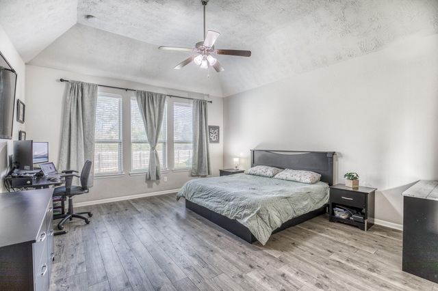 1827 Basin Trail, Brenham, TX 77833