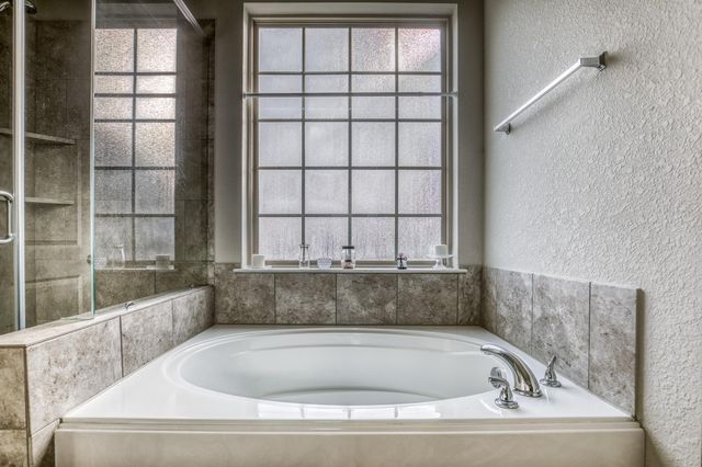 1827 Basin Trail, Brenham, TX 77833