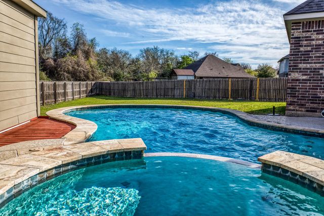 1827 Basin Trail, Brenham, TX 77833