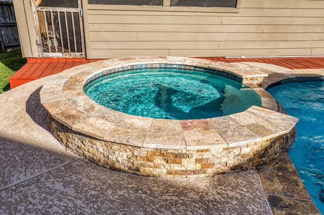 1827 Basin Trail, Brenham, TX 77833