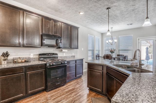 1827 Basin Trail, Brenham, TX 77833