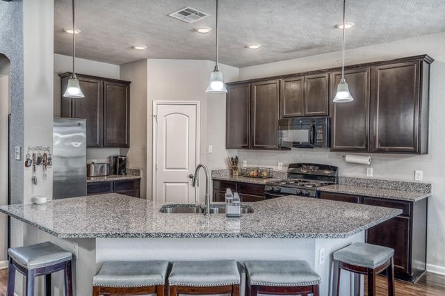 1827 Basin Trail, Brenham, TX 77833