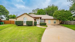 906 Pear Court, Joshua, TX 76058