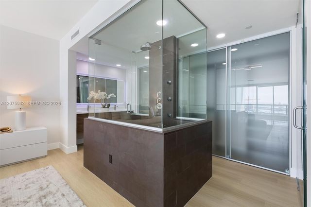 1040 Biscayne Boulevard 3403, Miami, FL 33132