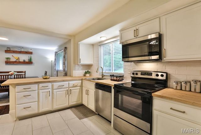 1121 King Carey Drive, St Louis, MO 63146