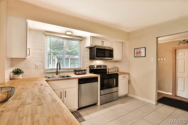 1121 King Carey Drive, St Louis, MO 63146