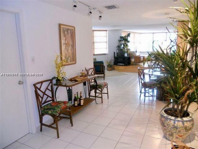 905 Brickell Bay Dr 931, Miami, FL 33131