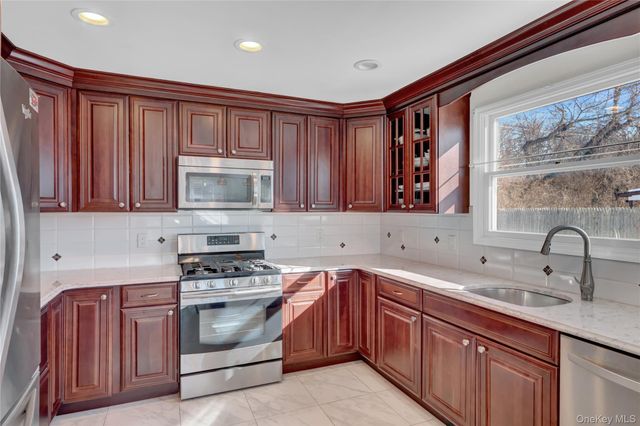 47 Bellwood Avenue, South Setauket, NY 11720