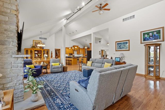 7207 FAIRVIEW ROAD, Denmark, WI 54208