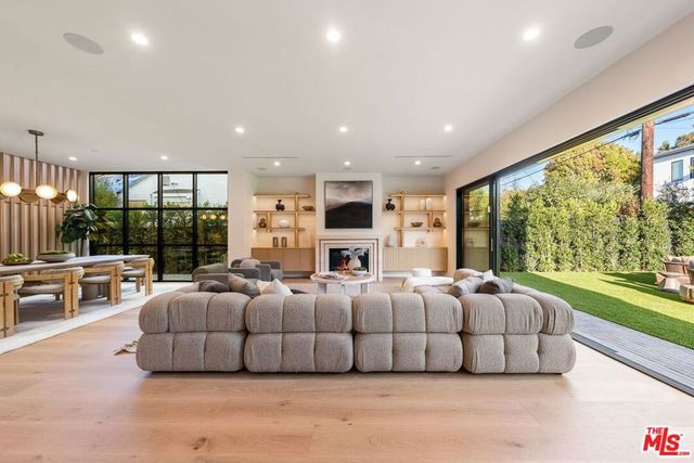 11500 Kingsland Street, Los Angeles, CA 90066