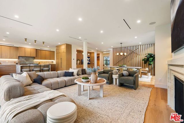 11500 Kingsland Street, Los Angeles, CA 90066