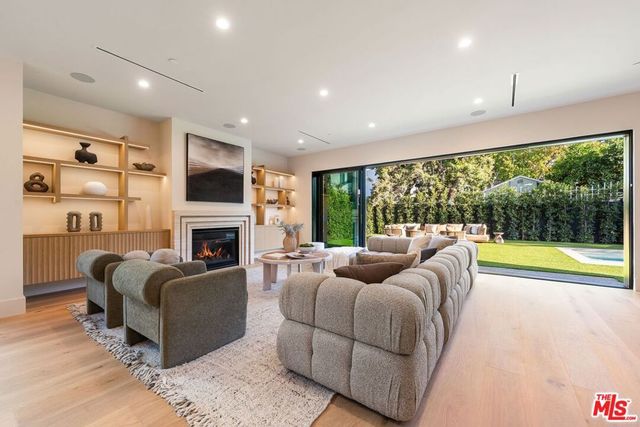 11500 Kingsland Street, Los Angeles, CA 90066