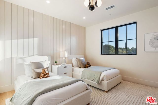 11500 Kingsland Street, Los Angeles, CA 90066