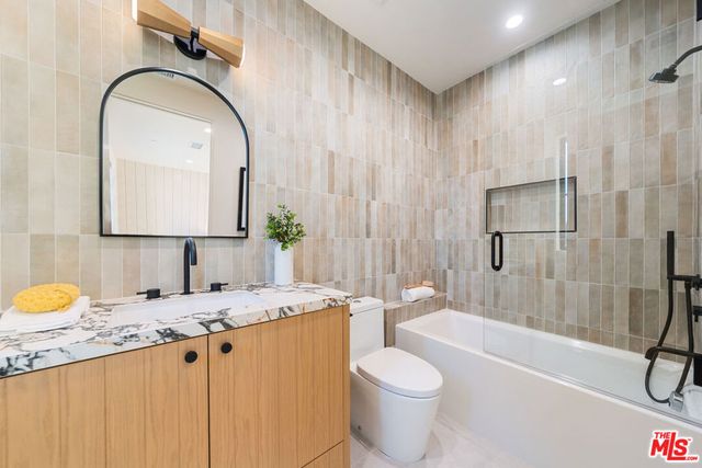 11500 Kingsland Street, Los Angeles, CA 90066