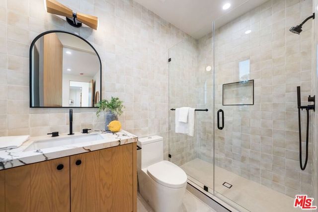 11500 Kingsland Street, Los Angeles, CA 90066