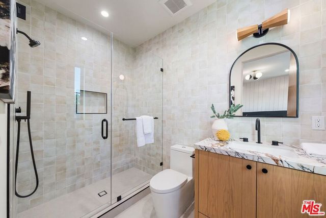 11500 Kingsland Street, Los Angeles, CA 90066