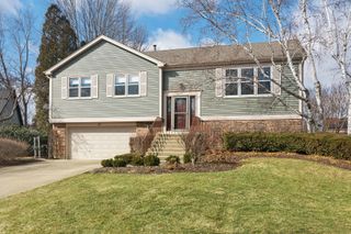15 Newtown Court E, Buffalo Grove, IL 60089