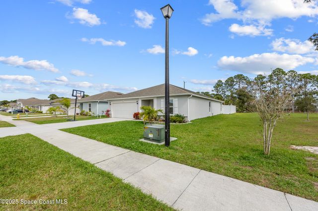 324 Alminar Avenue SE, Palm Bay, FL 32909