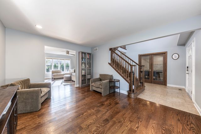 1221 Monmouth Drive, Lemont, IL 60439