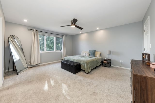1221 Monmouth Drive, Lemont, IL 60439