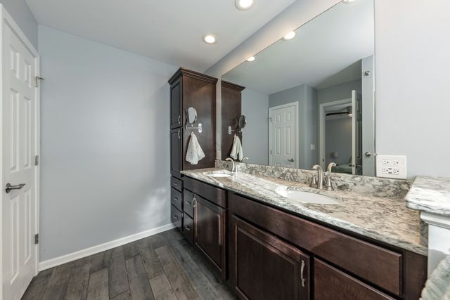 1221 Monmouth Drive, Lemont, IL 60439