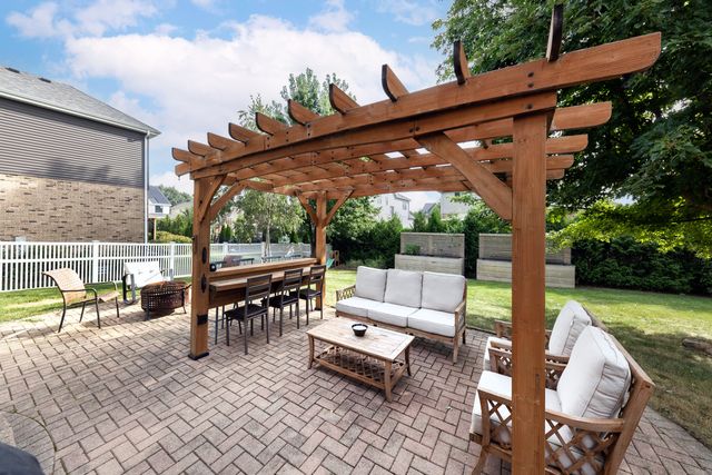 1221 Monmouth Drive, Lemont, IL 60439