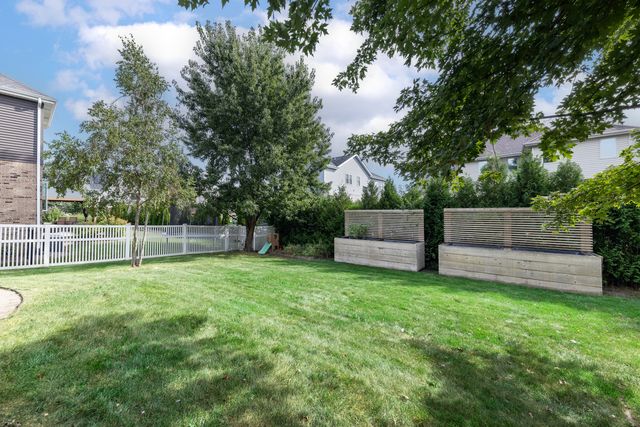 1221 Monmouth Drive, Lemont, IL 60439