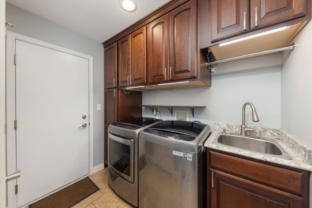 1221 Monmouth Drive, Lemont, IL 60439