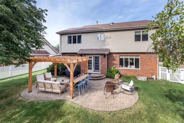 1221 Monmouth Drive, Lemont, IL 60439
