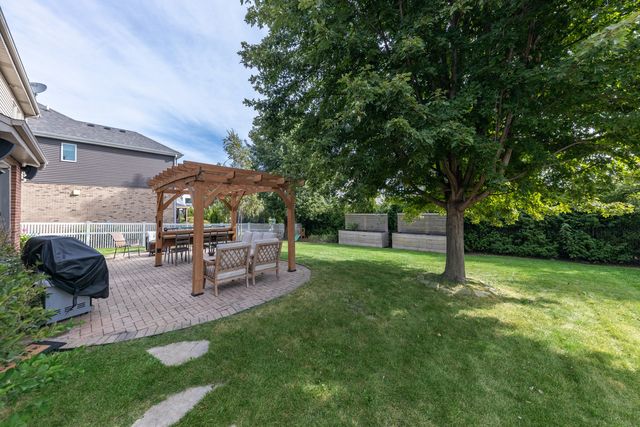 1221 Monmouth Drive, Lemont, IL 60439