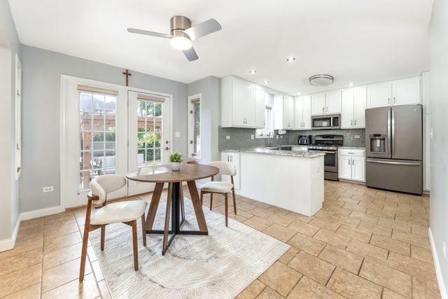 1221 Monmouth Drive, Lemont, IL 60439