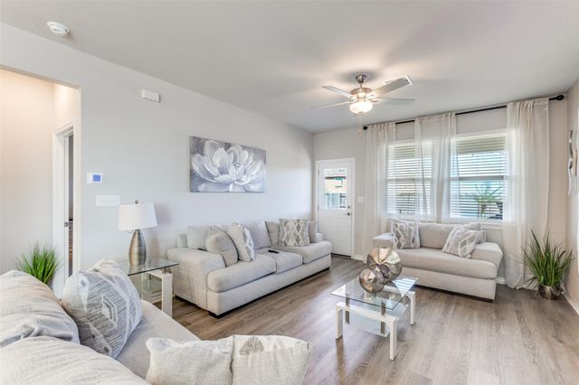 152 Papaya DR, Buda, TX 78610