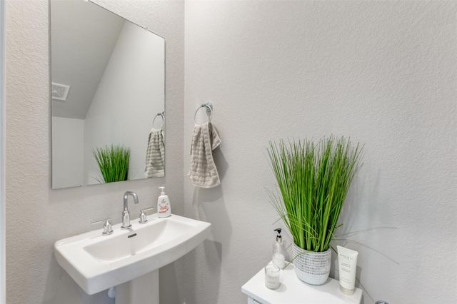 152 Papaya DR, Buda, TX 78610