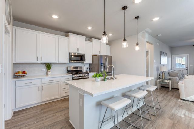 152 Papaya DR, Buda, TX 78610