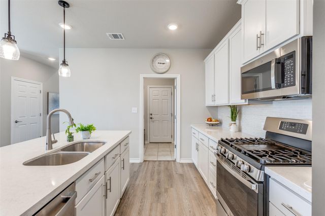 152 Papaya DR, Buda, TX 78610