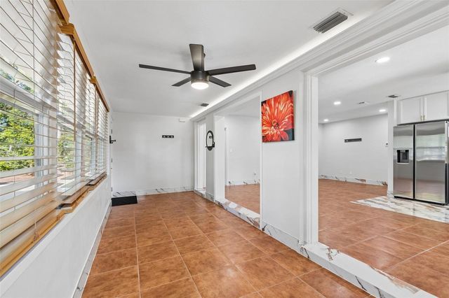5857 4TH AVENUE N, St Petersburg, FL 33710