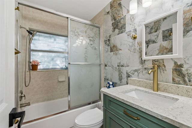 5857 4TH AVENUE N, St Petersburg, FL 33710