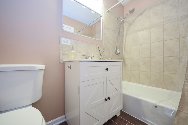 8999 Kennedy Drive 2C, Des Plaines, IL 60016