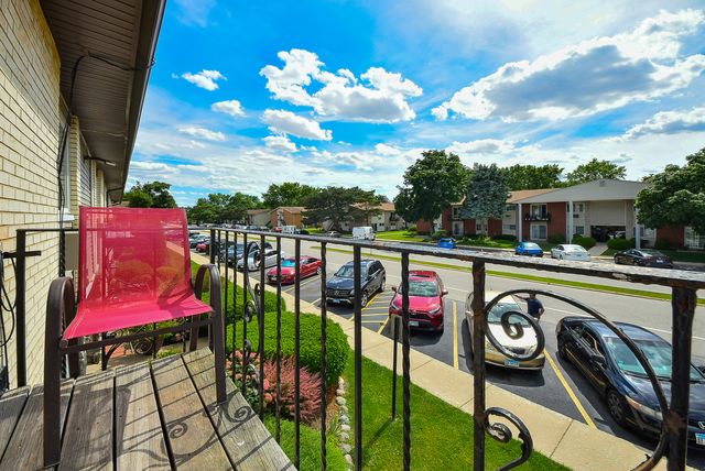 8999 Kennedy Drive 2C, Des Plaines, IL 60016