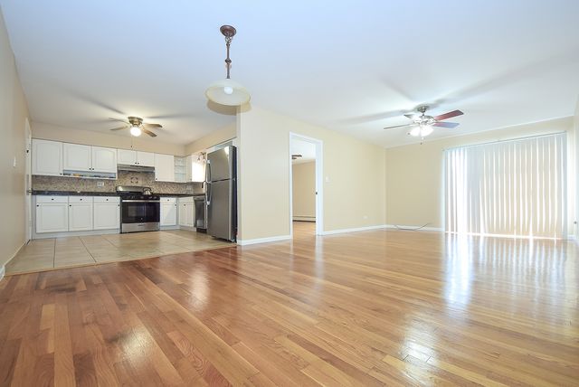 8999 Kennedy Drive 2C, Des Plaines, IL 60016
