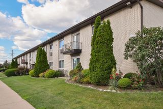 8999 Kennedy Drive 2C, Des Plaines, IL 60016