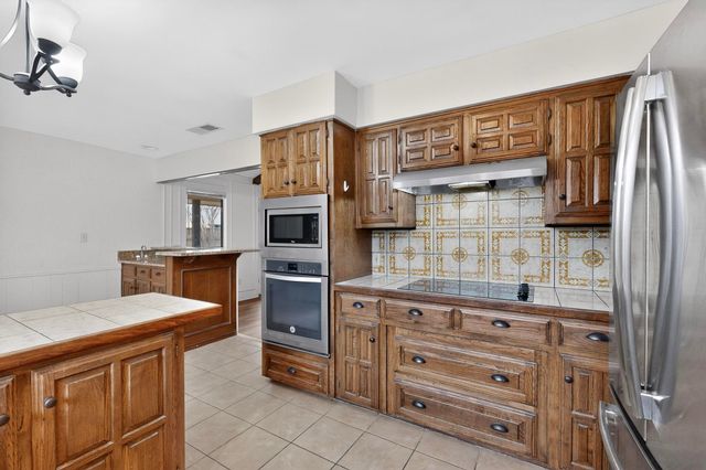 1910 Glen Hill Drive, Carrollton, TX 75007