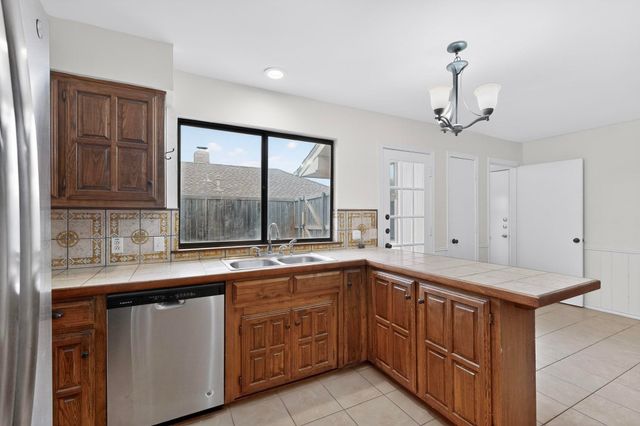 1910 Glen Hill Drive, Carrollton, TX 75007