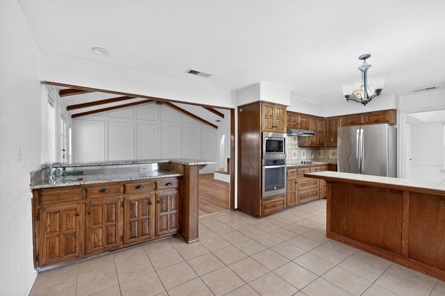 1910 Glen Hill Drive, Carrollton, TX 75007